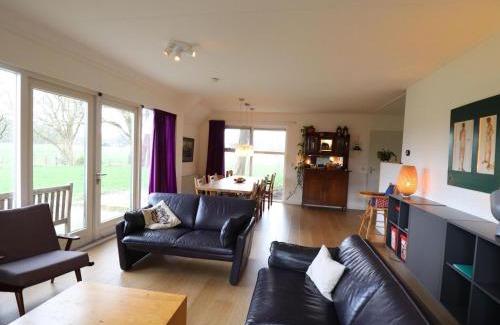 De Wilgen House | Farmhouse in Friesland near Frisian Waters