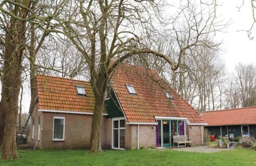 De Wilgen House | Farmhouse in Friesland near Frisian Waters, cleaning included