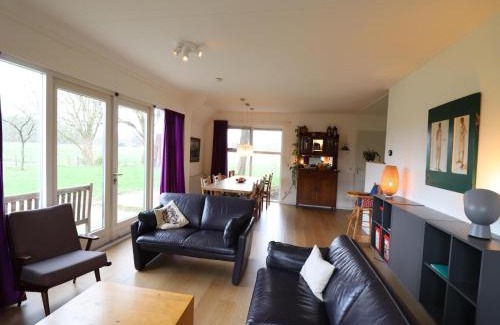 De Wilgen House | Farmhouse in Friesland near Frisian Waters, cleaning included