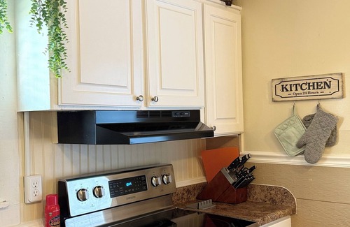 New Site Other | Farmhouse on Rock Creek Farm in Belmont. Enjoy a treehouse & wade Rock Creek