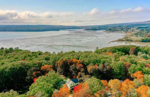 Penobscot House | Farmhouse on the Cove