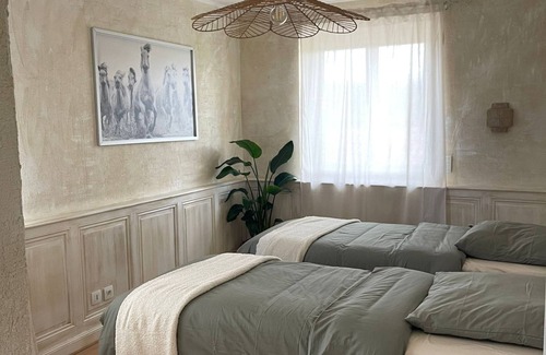 Montbrison Other | Farmhouse, renovated, 5 bedrooms, 10 people, swimming pool, bowling green, very quiet.