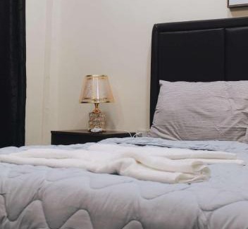 Suba Basbas Apartment | Fast Wi-Fi, Near Beaches & Cozy Affordable Room