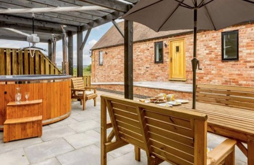 Moreton Valence Cottage | Fawn Cottage
