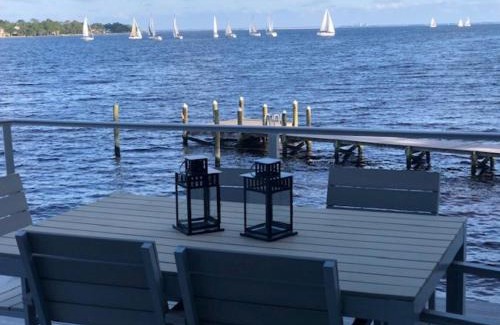 Niceville House | FEATURED ON HGTV'S MY LOTTERY DREAM HOME! Private dock, 15 minute boat ride to Crab Island, 20 minute drive to Destin, Pet Friendly