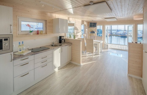 Burgstaaken Boat Rental | Feel good and relax - Beautiful Baltic Sea houseboat on Fehmarn