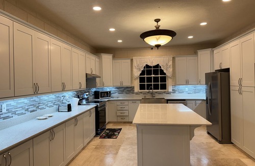 West Coast House | Feel like when you're at home.n12462311839
