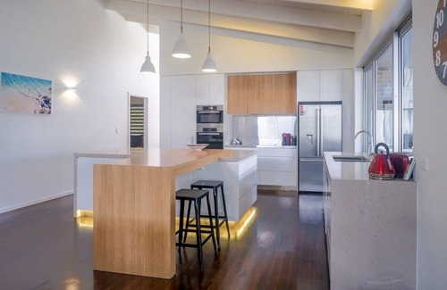 Moffat Beach House | Feel the Magic of Moffat, steps to the beach!