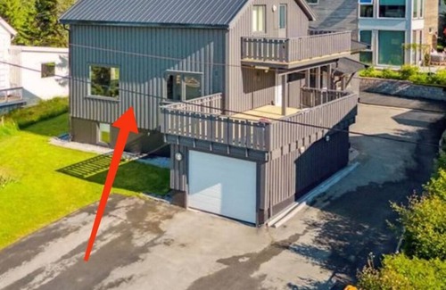 Tromsdalen Apartment | FeelHome 3 bedrooms near Arctic cathedral