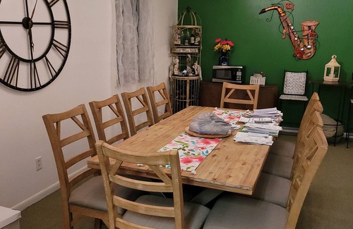 La Brisa House | Feels like home with Southern Hospitality. Close to campus and everything else.