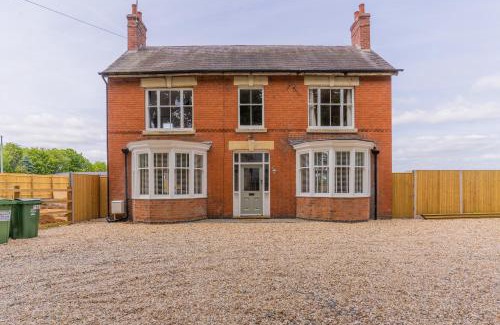 Leicester House | Felicity's House with Hot Tub!