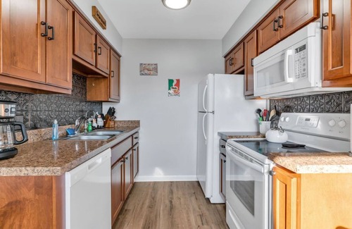 Lake Fenton Apartment | Fenton Flats- Italian Villa With On Site Hot Tub