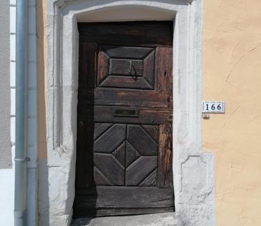 Saarlouis House | Fereinwohnnung, Ferienhaus, Bauernhaus - 2 kostelnlose Parkplätze - Wifi - schöner Innenhof - 5min bis Saarlouis Innenstadt