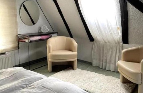 Neustadt-Hambach Apartment | Ferienwohnung im 'Schmoller - Hof'