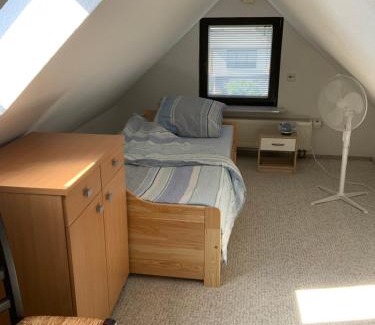 Ottersleben House | Ferien/Monteurzimmer mit gemeinsam Wozi, Kü, Bad, WLAN