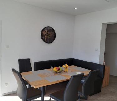 Breitenstein Apartment | Ferienapartment "Zur Linde"