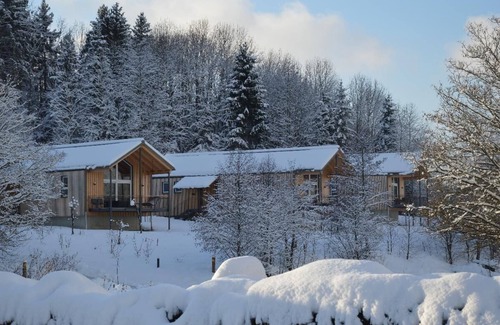 Bohmzwiesel Apartment | Ferienchalet mit großer überdachter Veranda mit Lounge Möbel