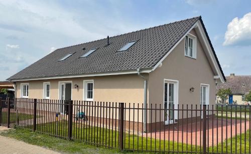 Fehrbellin House | Ferienhaus In Linum Mit Garten, Terrasse Und Grill