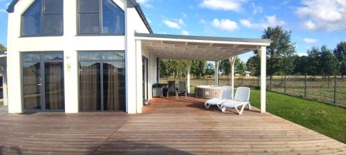 gmina Wolin House | Ferienhaus Sophia 70qm bis 5 Gäste mit Sauna, Whirlpool in der Hauptsaison, 75qm Terrasse und eingezäunten Garten