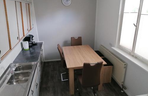Oehringen House | Ferienhaus Stein, TOP Monteurwohnung, 5 große Einzelzimmer, Doppelzimmer, Übernachtung bis 8 Personen möglich