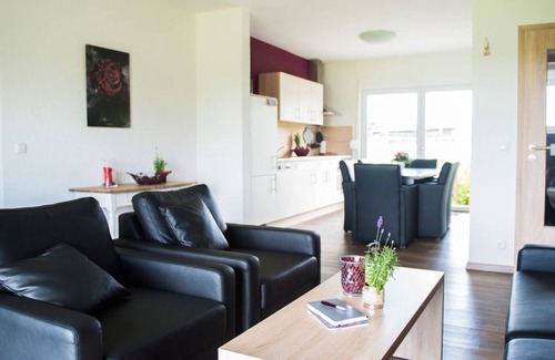 Stadtkyll Apartment | Ferienhof - Weites - Land, large apartment with terrace, garden and children's playground