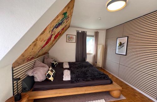 Rosengarten Apartment | Ferieninrosengarten 1 Zi Appartement 190 cm Deckenhöhe ODER große 4 Zi DG WHG