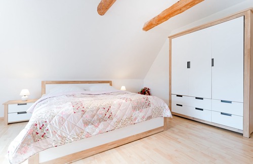 Blekendorf Apartment | Ferienwohnung Über den Feldern mit Balkon in der Holsteinischen Schweiz