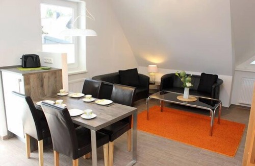 Ostseebad Dierhagen Apartment | Ferienwohnung mit Balkon in Einem Reetdachgedecktem Strandhaus