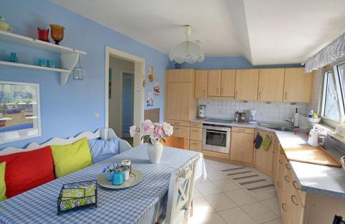 Knielingen Apartment | Ferienwohnung 11 mit großer Terrasse am Privatsee