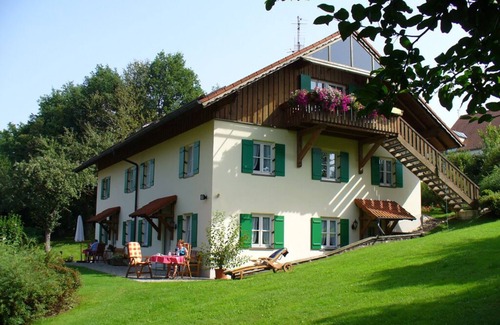 Hirschbach Apartment | Ferienwohnung 60qm | Gemütliche FeWo (60qm) im Landhausstil