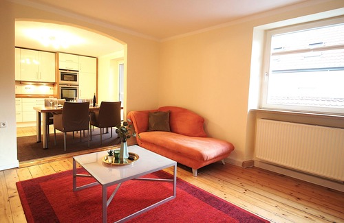 Ochsenfurt Apartment | Ferienwohnung am Wasserschloss 1-3