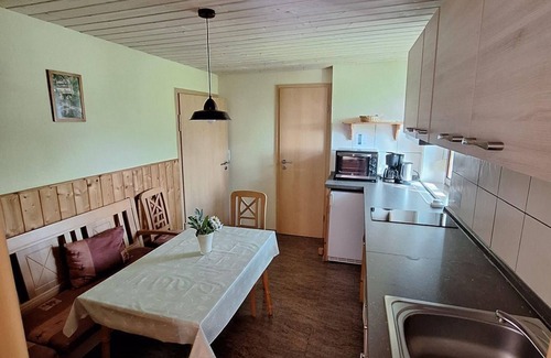 Weischlitz Apartment | Ferienwohnung Blick Wasserschloß - Appartement/fewo, Bad, WC