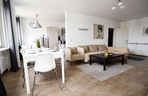 Hochheide Apartment | Ferienwohnung Duisburg Du03, 84qm, 2 Schlafzimmer, 1 Wohnzimmer, Max. 7 Personen