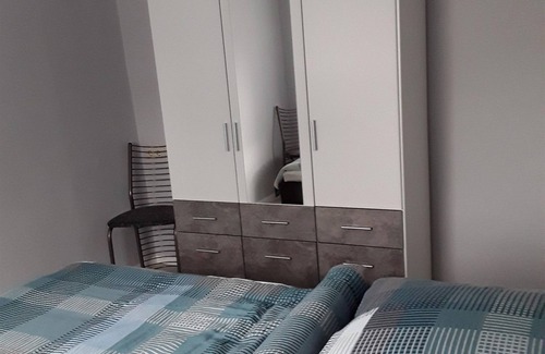 Zerf Apartment | Ferienwohnung Gouverneur - Appartement/fewo, Dusche und Bad, WC, Nichtraucher