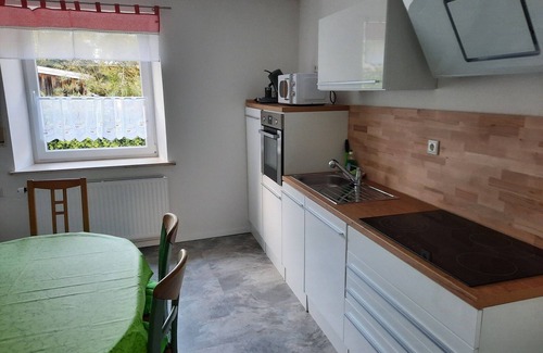 Guenzburg Apartment | Ferienwohnung Gutshof mit Zwei Schlafzimmer