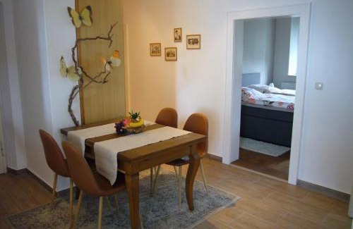 Plech Apartment | Ferienwohnung im alten Schulhaus - keine Monteure