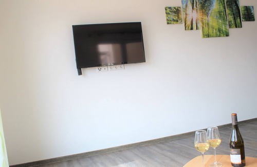 Biederbach Apartment | Ferienwohnung Kapellenblick 1, 85qm, zwei Schlafzimmer, Wohnzimmer, Terrasse und WLAN