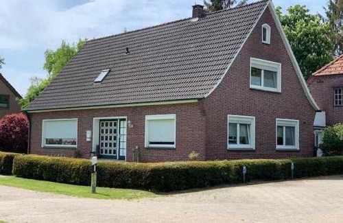 Hesel Apartment | Ferienwohnung Kastanienhof, 35165