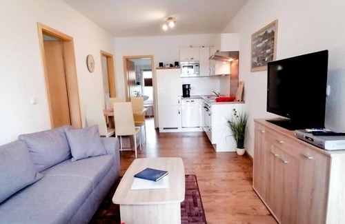 Zutzen Apartment | Ferienwohnung Kirsche - On the fruit tree