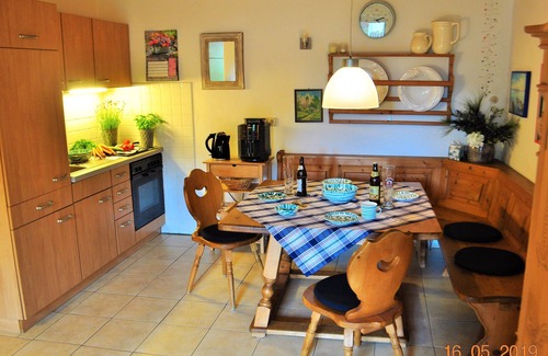 Chieming Apartment | Ferienwohnung mit 1 Schlafzimmer und Südwestterrasse