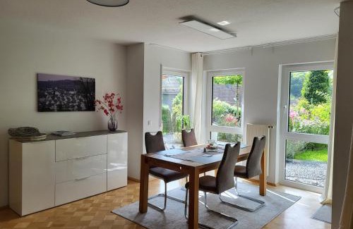Freudenberg Apartment | Ferienwohnung mit Gartenblick