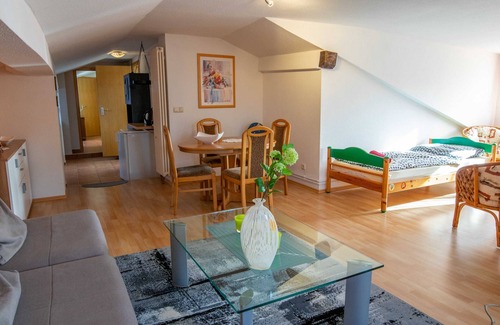 Prohn Apartment | Ferienwohnung - Pension Zur Kurve