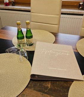 Mallentin Apartment | Ferienwohnung Pfotenglück nahe Ostsee mit atemberaubender Dachterrasse & Gartenblick
