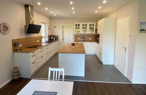 Attendorn Apartment | Ferienwohnung Repetal, 130qm, 3 Schlafzimmer, Max. 4 Erwachsene + 4 Kinder