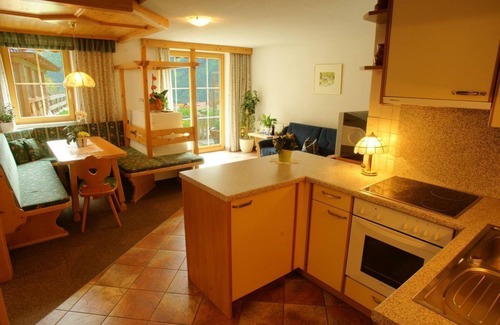 Jerzens Apartment | Ferienwohnung Schneckenhaus - Landhaus Raich