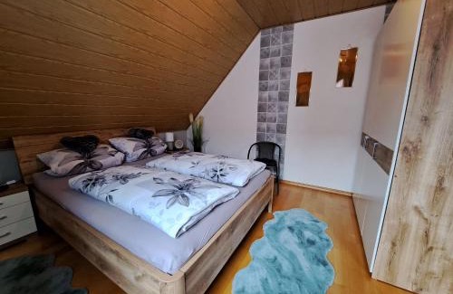 Steinwiesen Apartment | Ferienwohnung Sonja mit Garten und Freisitz