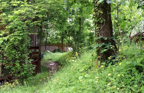 Starnberg Apartment | Ferienwohnung THAYSIA mit 4 Zimmern und Terrasse und Garten