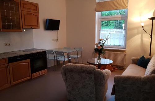 Greiz Apartment | Ferienwohnung West - Alte Schule Sachswitz