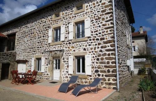Saint-Vincent House | Ferme du XIXe siècle avec cour fermée et terrasse, proche des gorges de la Loire et du Puy-en-Velay - FR-1-582-187