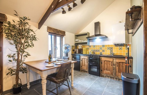 Tiers Cross Cottage | Fern Cottage - Luxurious 1 Bedroom - Blossom Farm